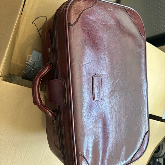 Brownish red Brittany Suitcase. Only ever been used to move. - Picture 3 of 5
